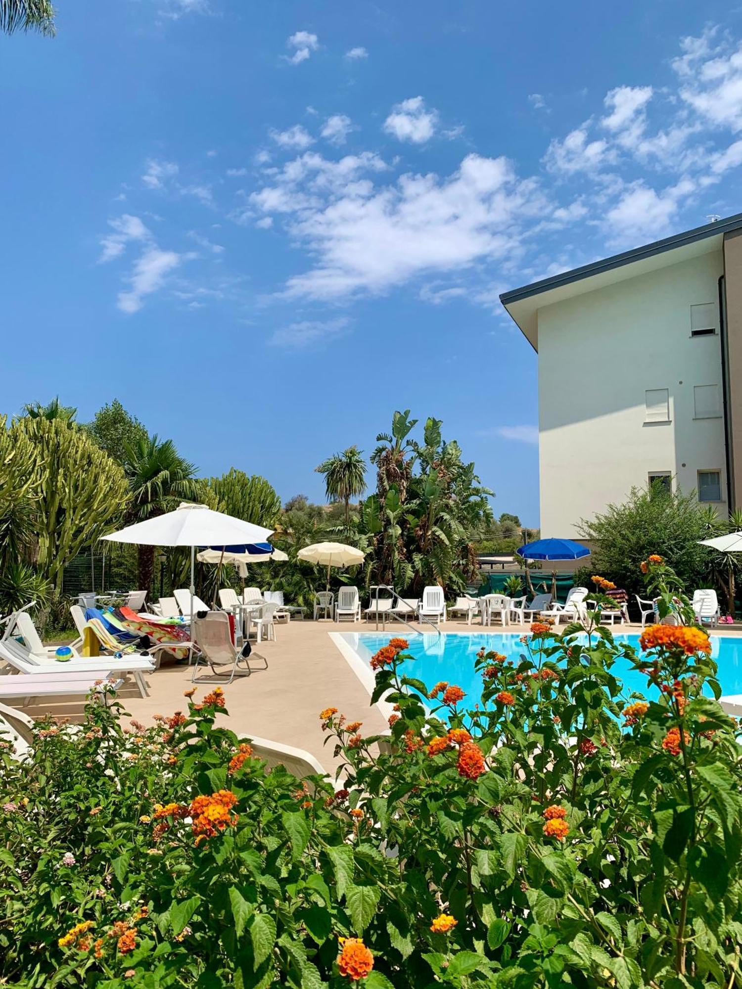 Griseo - Sicily Vista Apartment Калатабиано Екстериор снимка